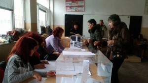 Цецка Цачева побеждава Румен Радев само в една секция в