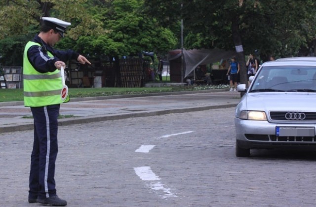 Полицията проверява пешеходците