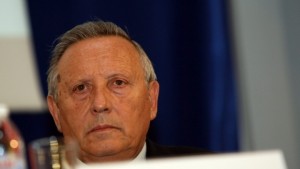 Близо 2000 от 6800те служители на БАН се разписват срещу