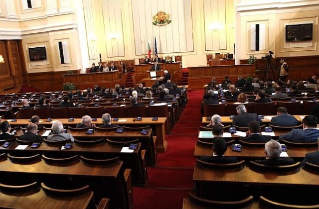 Парламентът ще гласува оставката на правителството