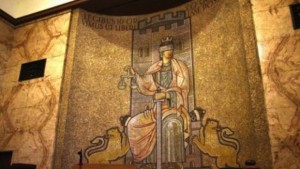 Под постоянна стража остава мъжът заклал баща си