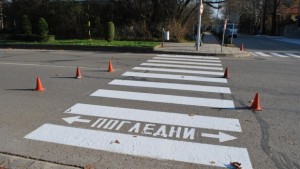 Освежават пътната маркировка в Генерал Тошево