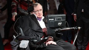 Стивън Хокинг Ядрена война изкуствен интелект или вирус ще унищожат