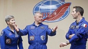 Пеги Уитсън Олег Новицки и Тома Песке отиват на МКС