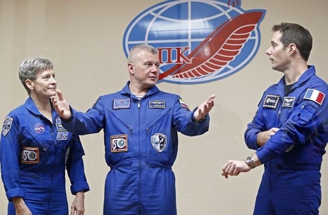 Пеги Уитсън, Олег Новицки и Тома Песке отиват на МКС (ВИДЕО)