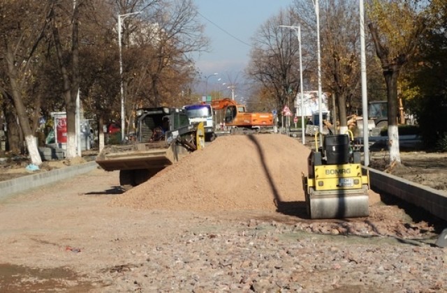 Ремонтни дейности по главната в Нова Загора продължават