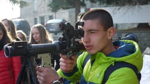 Ученици се докоснаха до оръжията на Шуменския гарнизон