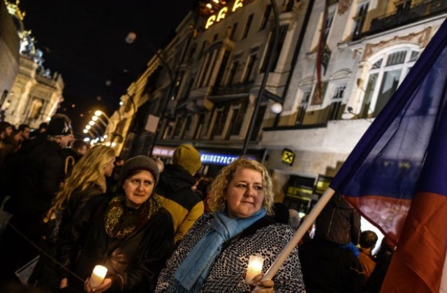 В Чехия отбелязаха годишнината от Нежната революция с протести