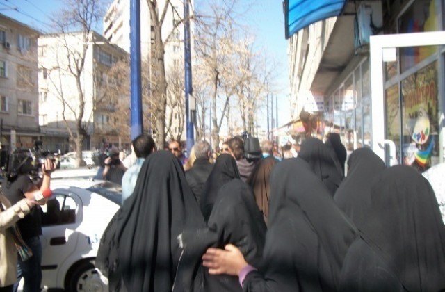 Пада първата глоба за бурка, скачат следващите