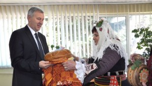 Кметът на Разлог ще кумува на юбиляри празнуващи златни и