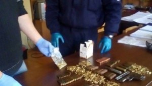 70годишен оръжейник ската цял арсенал