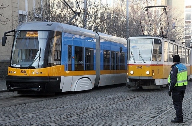 Реорганизират движението на трамваи 4 и 5 заради ремонт на релсов път в столицата