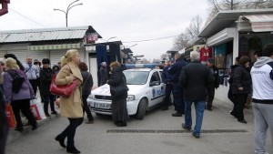 Димитровградският пазар работи под охрана Търговци излязоха на спонтанен протест