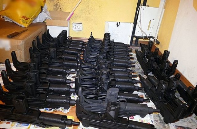 ГДБОП разби група за незаконна продажба на оръжие (СНИМКИ)