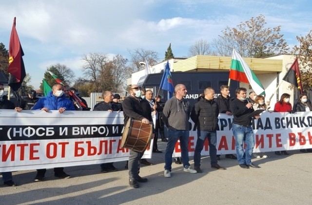 Стотици в Харманли излязоха на протест, за да кажат, че не искат бежанци в града си