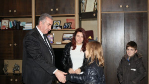 Кметът на Видин помогна на самотна майка да посрещне празниците