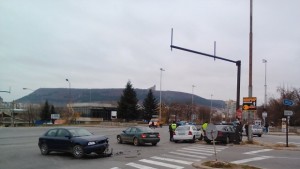 Опел и Ауди се удариха край стадиона