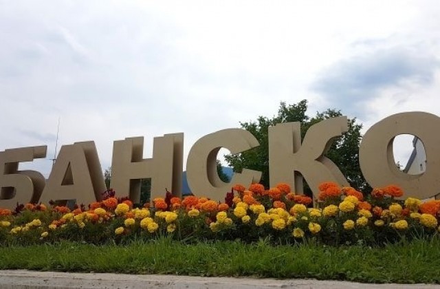 Министър Ангелкова ще обсъжда готовността за зимния сезон в Банско