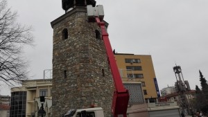 Започнаха да украсяват Хасково за Коледа