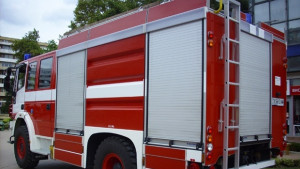 Лека кола изгоря при пожар