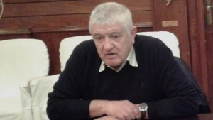 Петър Кънев Плевнелиев влачи топката