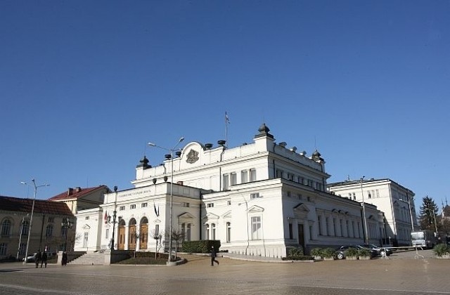 Парламентът обсъжда промени в Закона за акцизите и данъчните складове