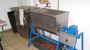 Разкриха два нелегални цеха в Гецово за суджук и за