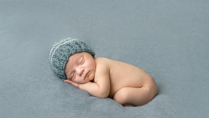 Вижте как един дядо се научи да плете за да