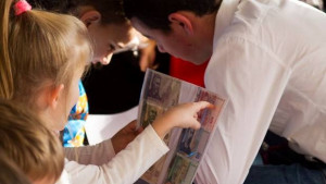 Габровски деца инвестират печалбите си в страната Бонбонландия