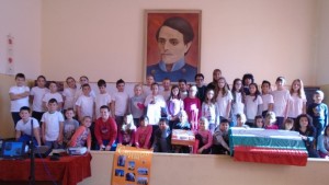 Ученици от Свищов участват в България в пощенски картички