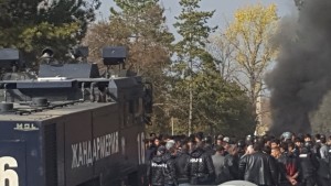 Пострадали полицаи при сблъсъците в харманлийския лагер