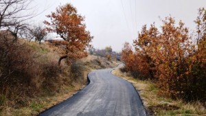 По нареждане на кмета Камбитов асфалтираха пътя за църквата в