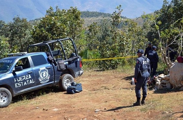 Полицаи се натъкнаха на ужасяващи находки в масов гроб в Мексико