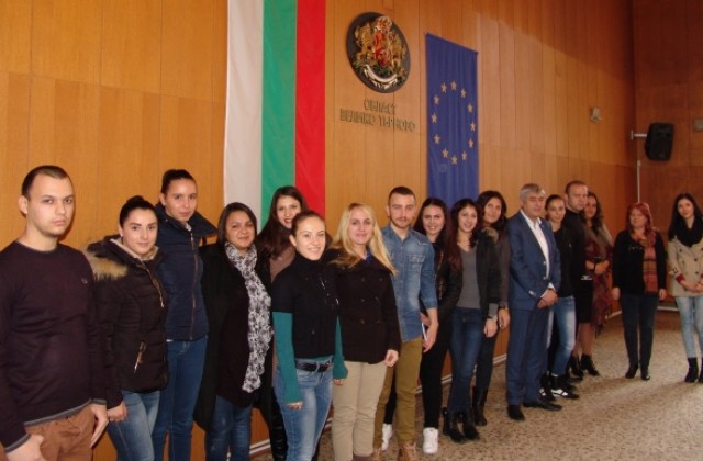 Областният управител се срещна със студенти от ВТУ