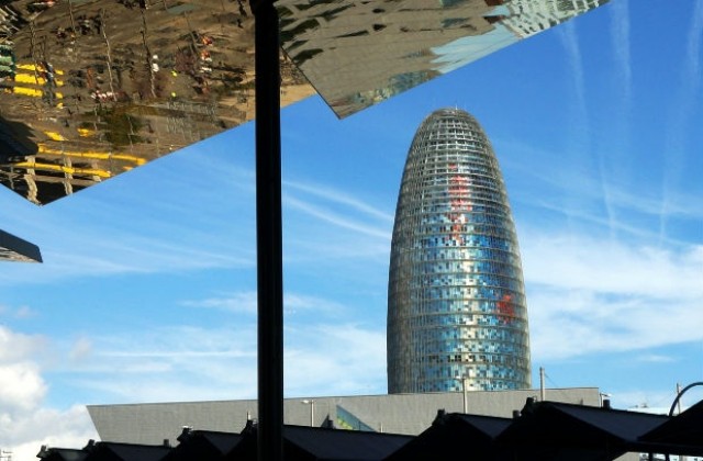 Човекът-паяк покори небостъргач в Барселона