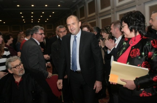 Радев: България не е готова за 100% мажоритарен вот