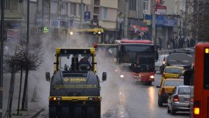 Ремонтират частично главната улица във ВТърново