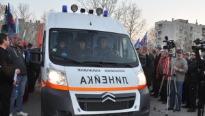 Медицински екипи започнаха прегледи на настанените в лагера