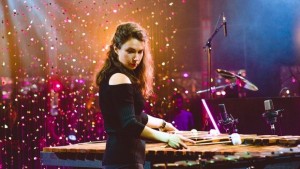 Василена Серафимова се изяви в необичайно дамско дуо с DJ