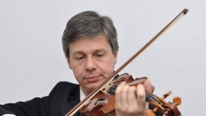 Великотърновски цигулар учи деца в Сингапур