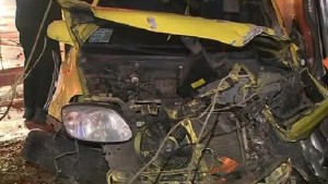 Пътник пострада след челен сблъсък на Опел с автобус семейство