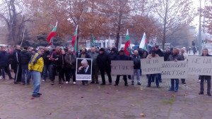 Ловци протестираха пред Областна управа искат оставката на Здравко Димитров