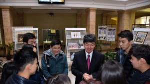 Посланикът на Казахстан откри изложба в Русенския университет