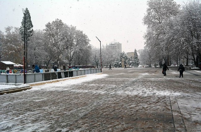 Започна денонощното дежурство за зимното почистване