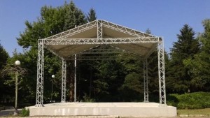 Сцена на открито в Минералните бани