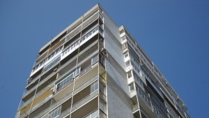 По заповед на прокуратурата ДНСК проверява за незаконно остъклени тераси