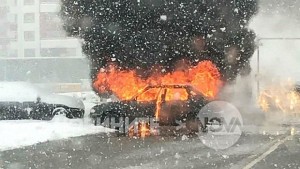 Кола пламна на столичен булевард ВИДЕО