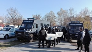 Ръководството на МВР застана зад полицаите които потушаваха бунта в
