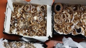 Хванаха 2 кг злато в товарен автомобил