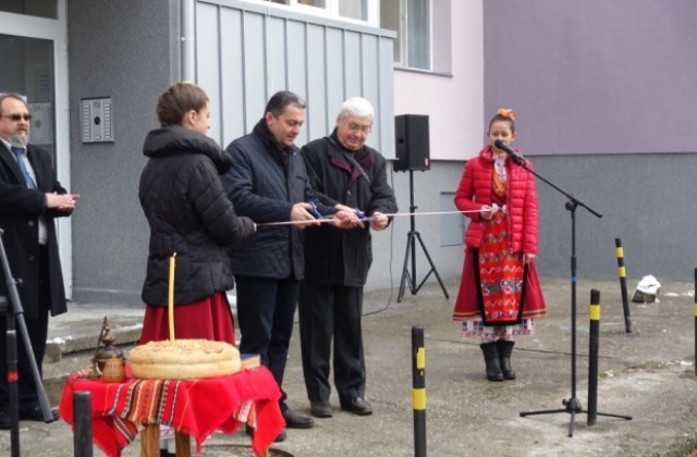 Кметът на Севлиево д-р Иванов откри четвърти саниран блок